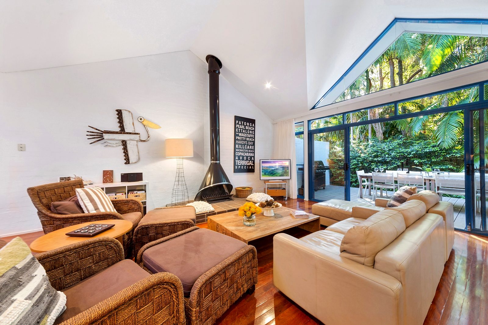 The lounge at Sails Pearl Beach under the lofted ceiling